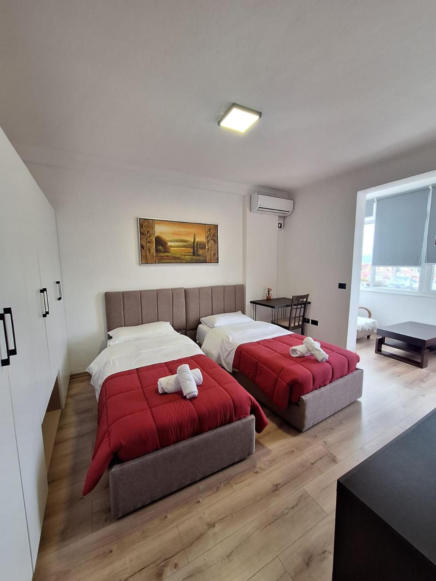Albania Apartment Near Tirana City Center Double Or Twin Bed Eksteriør bilde