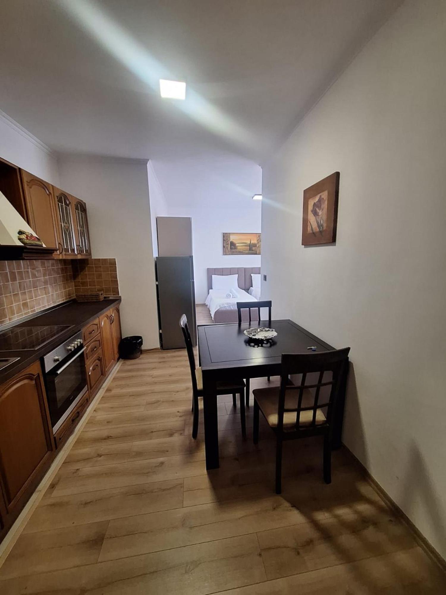 Albania Apartment Near Tirana City Center Double Or Twin Bed Eksteriør bilde