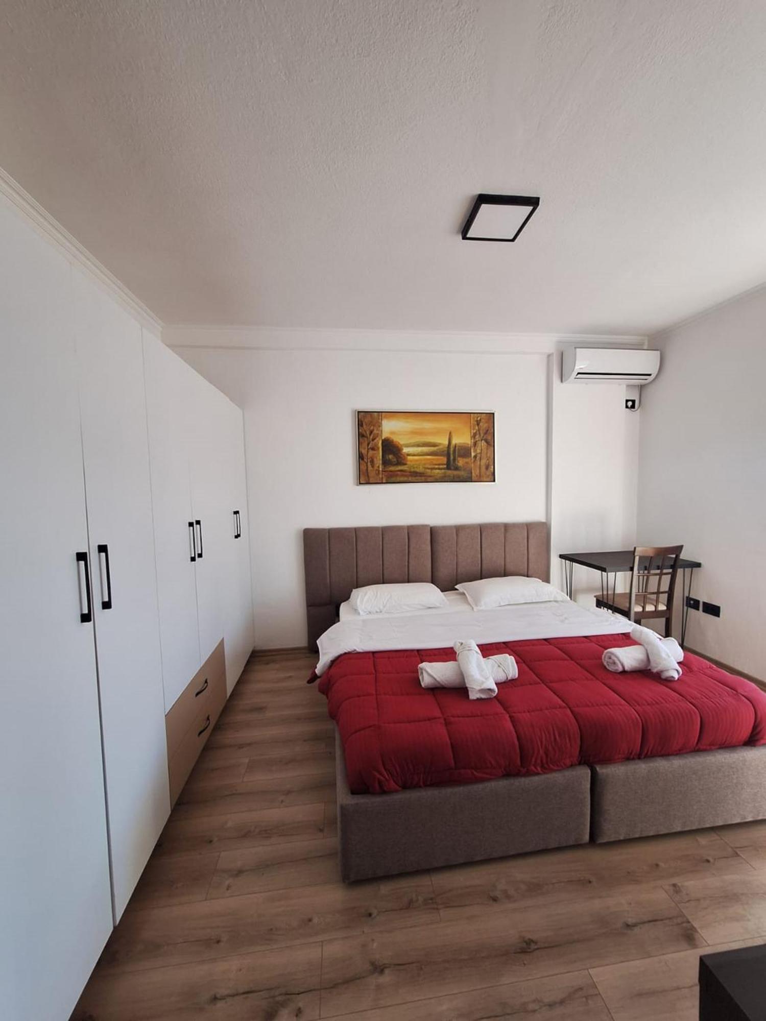 Albania Apartment Near Tirana City Center Double Or Twin Bed Eksteriør bilde